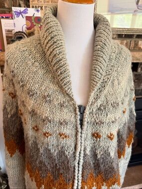 VINTAGE Handspun and Handmade 100% pure wool. Manos Del Uruguay. Gorgeous!!